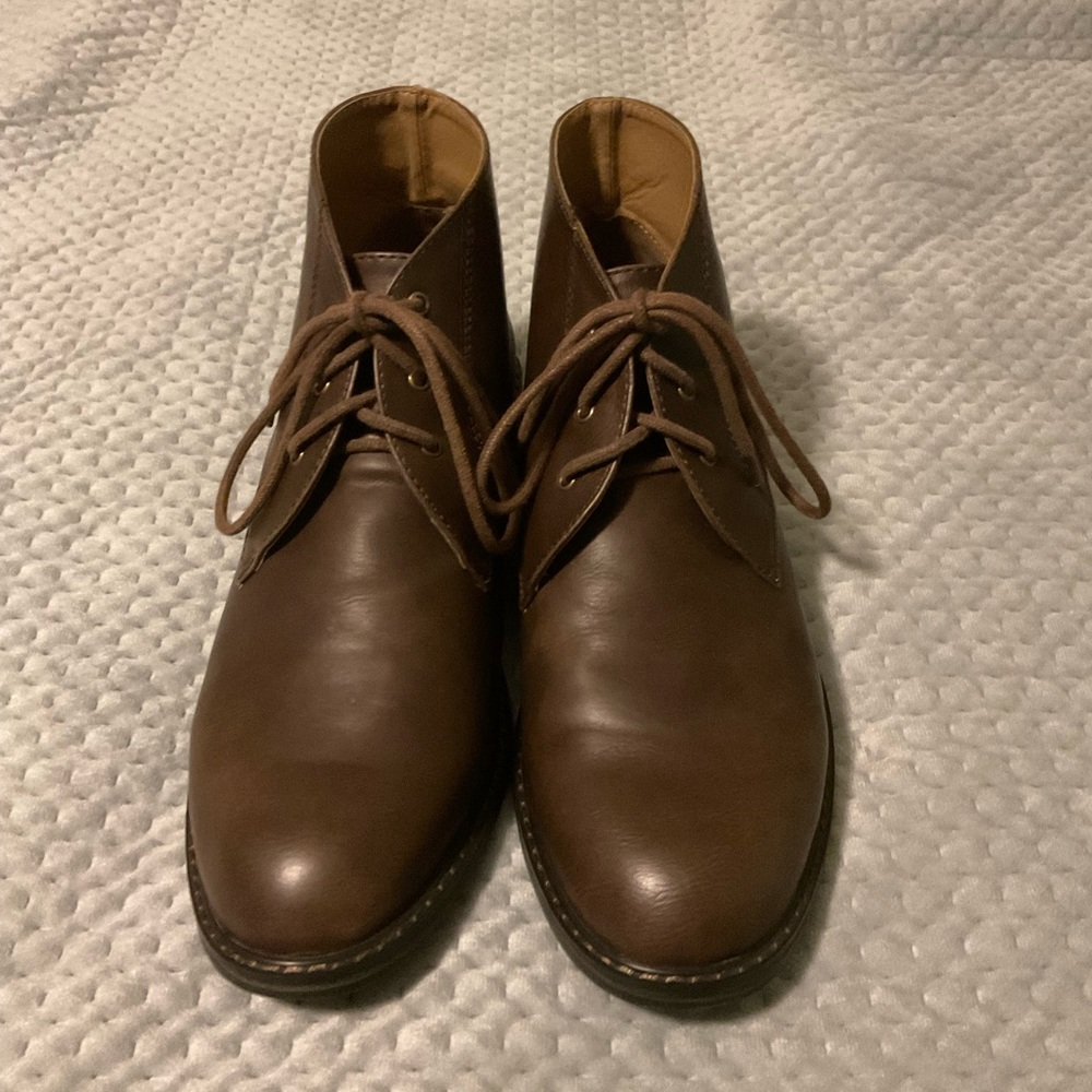 Old navy leather chukka boots sz 9 EUC